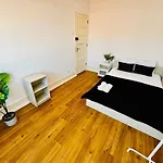 호스텔 Luxury Location