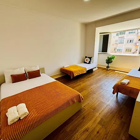 Luxury Location Hostel *